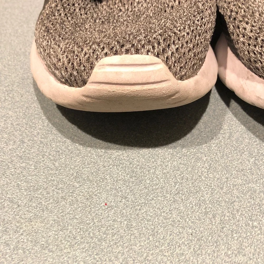 Nike Gray and Black Athletic Shoes - Picture 3 of 15